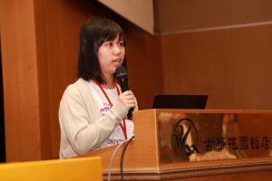 自學生柯宇珊分享個人學習歷程,勉勵大家勇敢踏出自學路