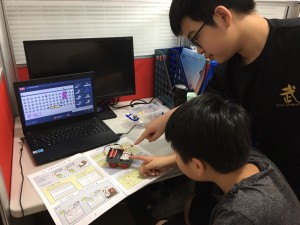 跟著曹齊平老師的線上指引,學員們在家亦能完成實驗