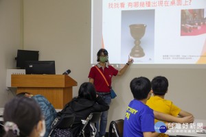 大成殿禮尋寶,討論完後解釋祭典儀器