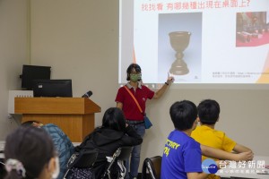 大成殿禮尋寶，討論完後解釋祭典儀器