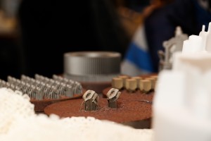 ▲3D列印技術製成硬材質的拉鍊。