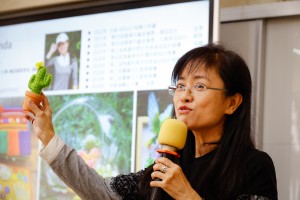 ▲寒假營隊請來獲獎無數、出布書的黃堯慧老師教學生縫製多肉植物
