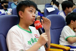 ▲學生也很踴於發言，分享自己學習英文方式。