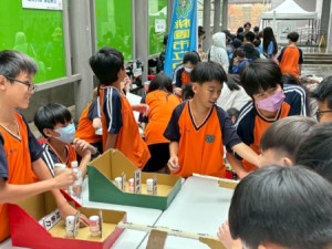科普列車的推廣活動讓師生深切體認科學不再是艱澀難懂的知識。(桃園市府教育局提供)