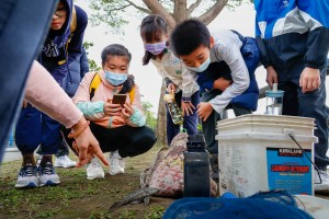 大家好奇觀察，心裡也暗自心疼環境的破壞。