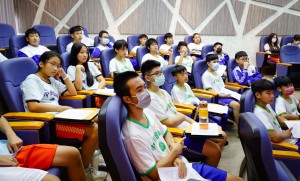 🔺柯導演四十年來的記錄，同學們對於台灣環境應有更深的認識與體認