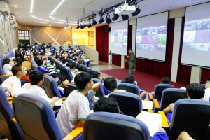 🔺講座吸引了滿場孩子前來，關心四十年來台灣的環境變化。