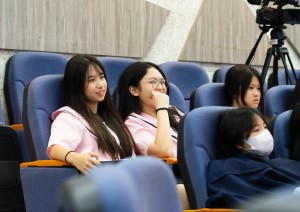 原來董事長學習經歷如此不按牌理出牌，大家聽得津津有味