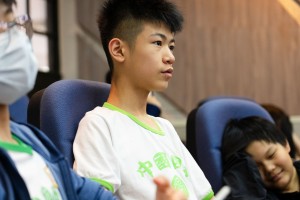 胡董事長面對挫折的勇氣與態度，學生應該深受影響