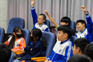 同學們搶著發表與問問題