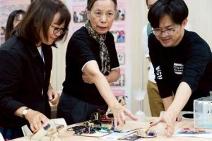 雙方就課程設計、學生評量及3.0實驗室營運等實務議題展開熱烈討論。圖：教育局提供